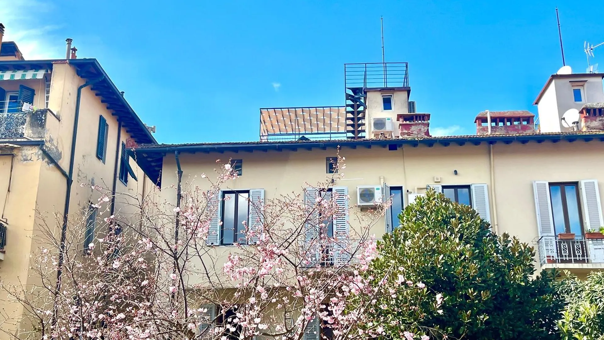 Oltrarno Hideway With Garage Apartment Florence Italy